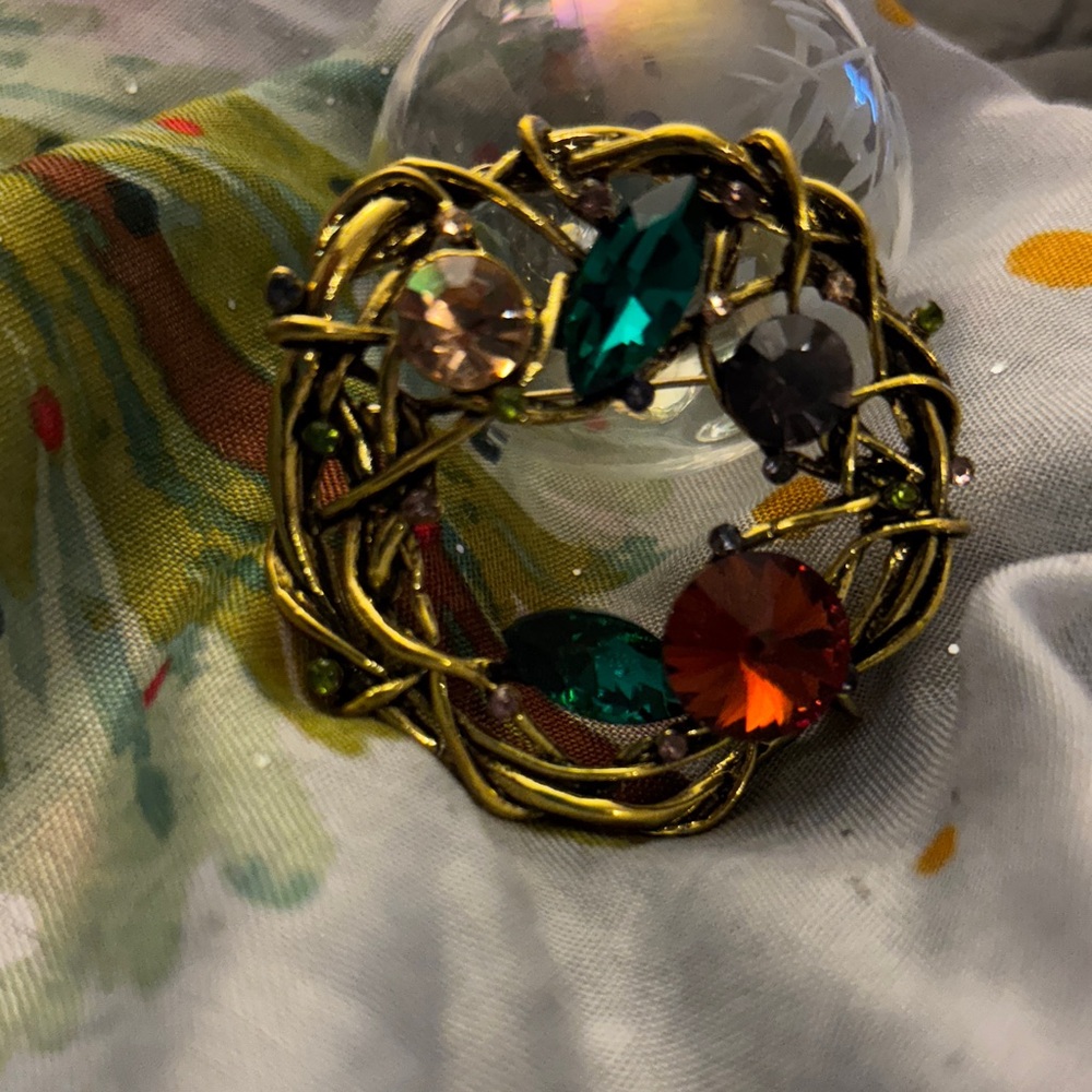 Birdsnest Wreath Gold Holiday Christmas Brooch